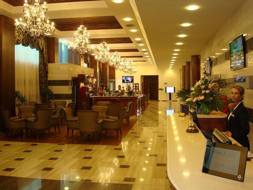 Metropolis Hotel Бистрица Экстерьер фото