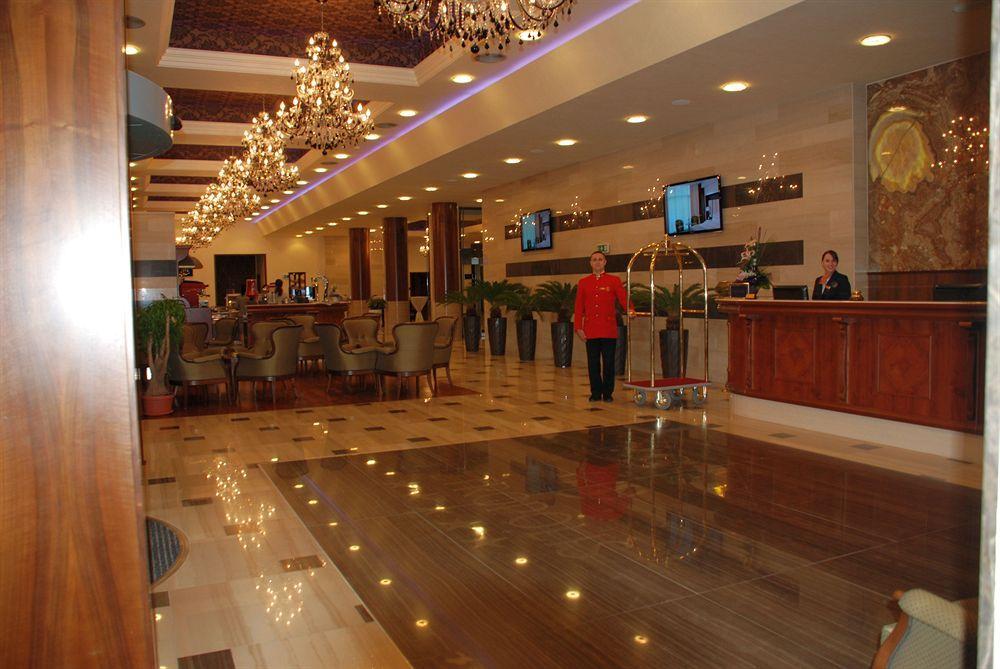 Metropolis Hotel Бистрица Экстерьер фото