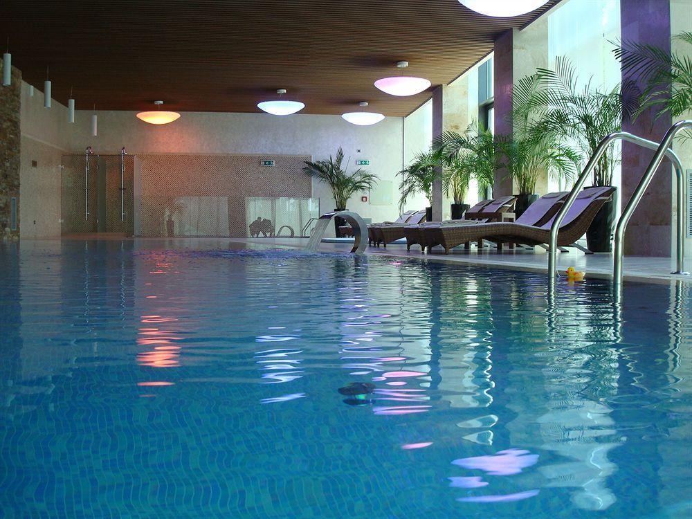 Metropolis Hotel Бистрица Экстерьер фото