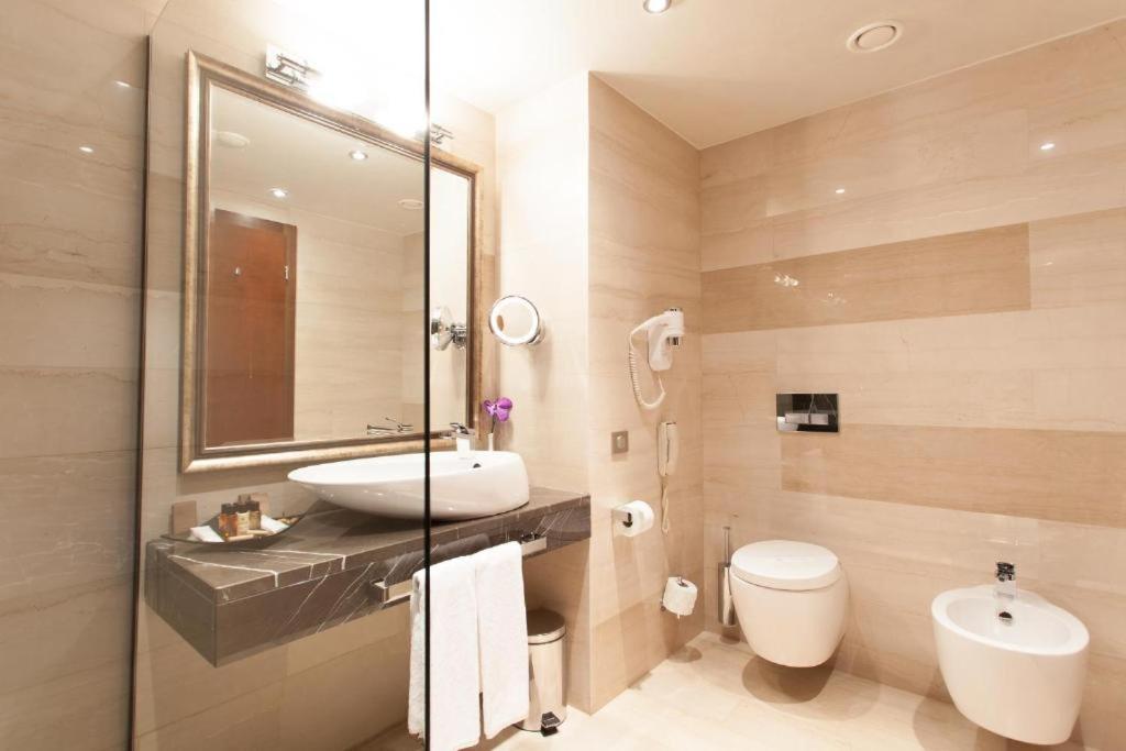 Metropolis Hotel Бистрица Экстерьер фото