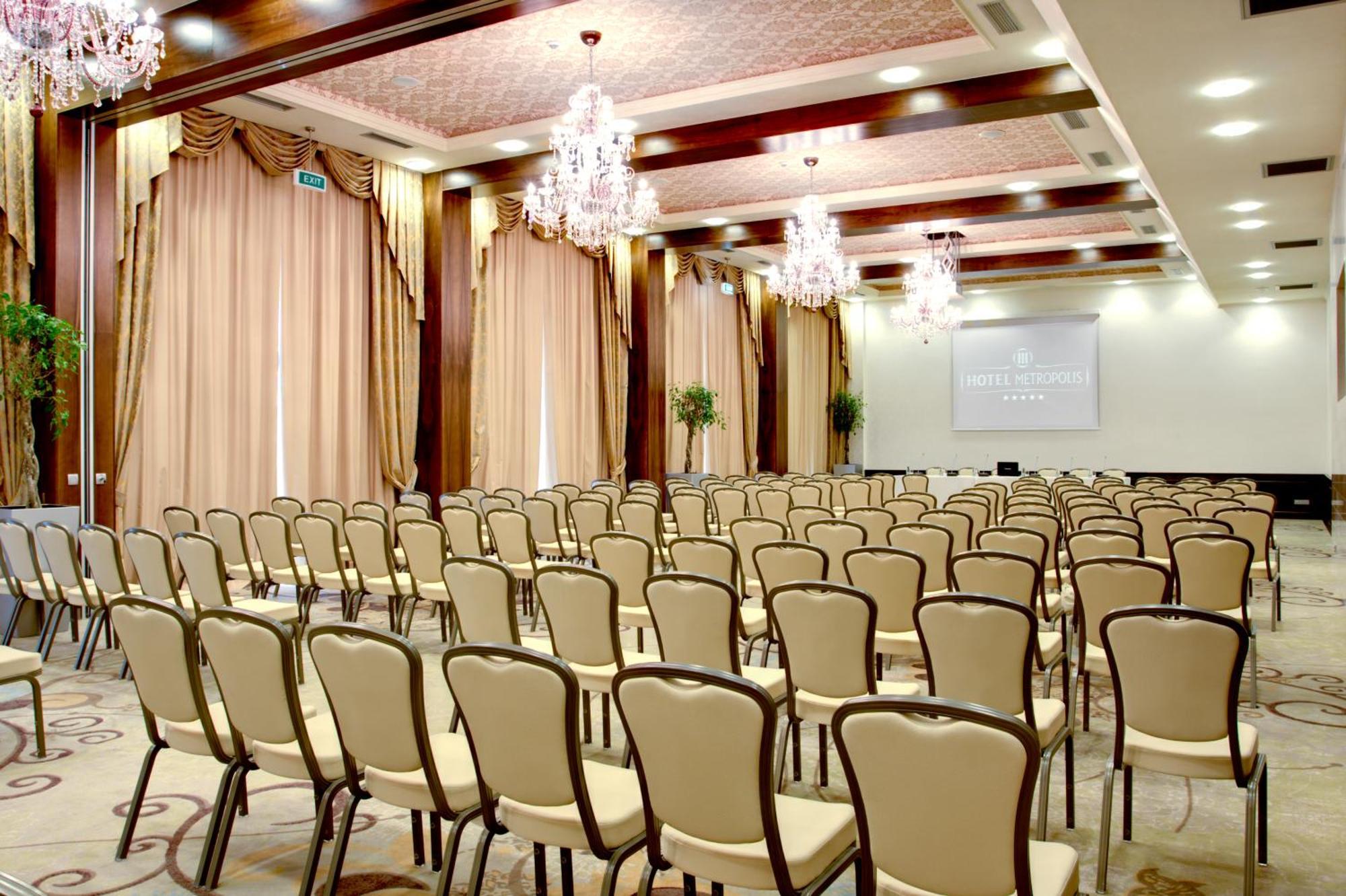 Metropolis Hotel Бистрица Экстерьер фото