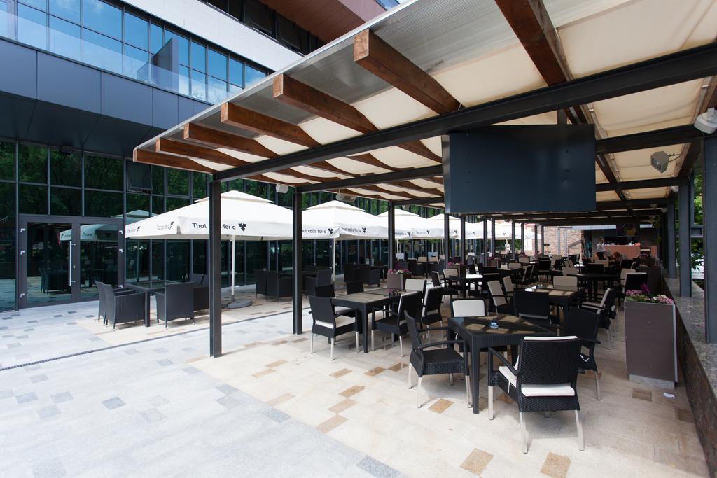 Metropolis Hotel Бистрица Экстерьер фото