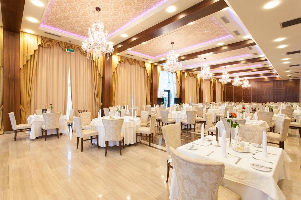 Metropolis Hotel Бистрица Экстерьер фото
