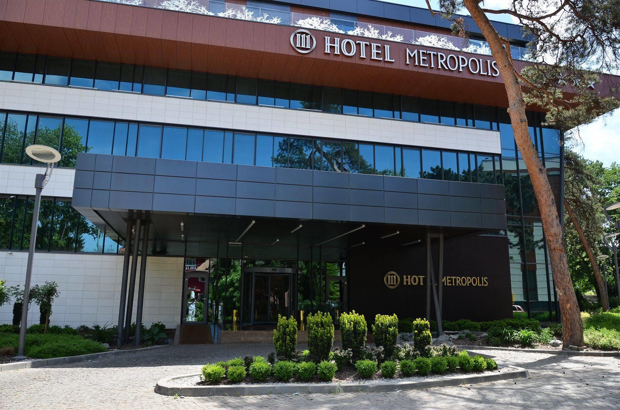 Metropolis Hotel Бистрица Экстерьер фото