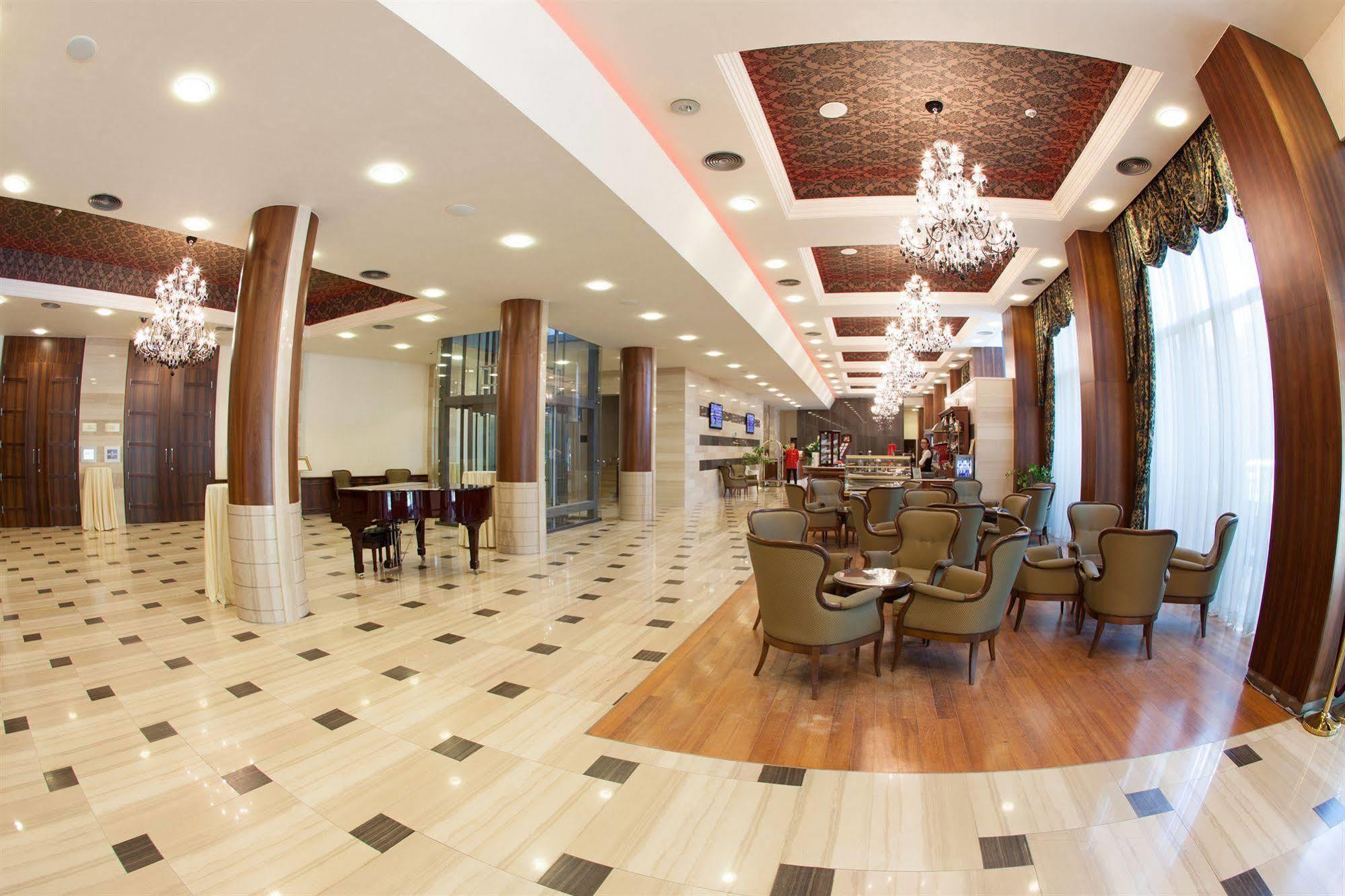 Metropolis Hotel Бистрица Экстерьер фото