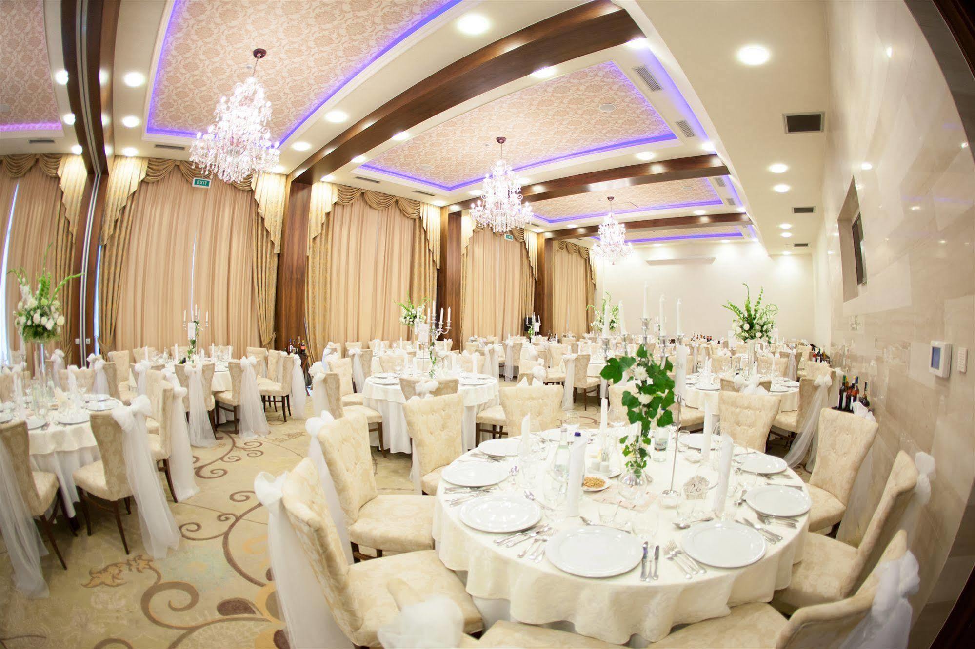 Metropolis Hotel Бистрица Экстерьер фото
