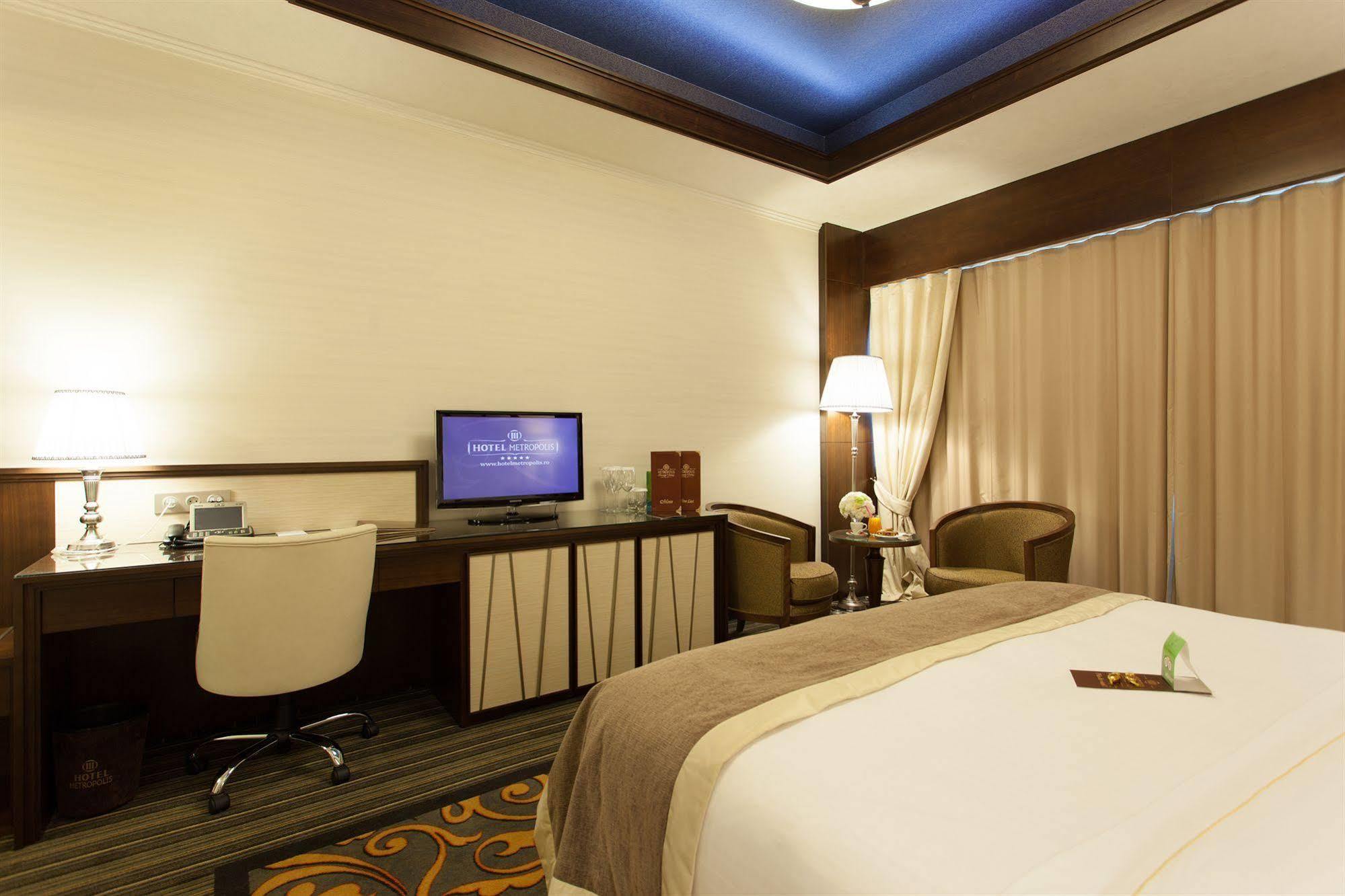 Metropolis Hotel Бистрица Экстерьер фото