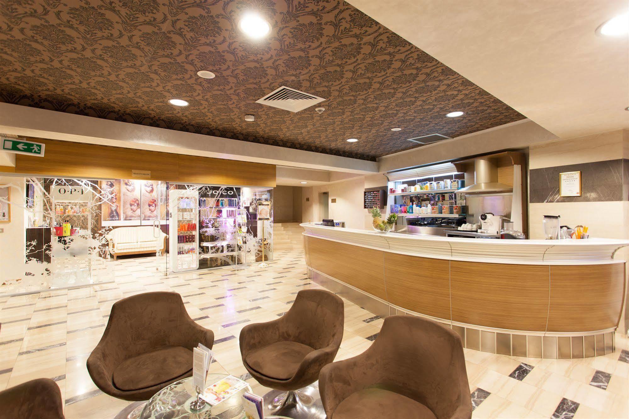 Metropolis Hotel Бистрица Экстерьер фото