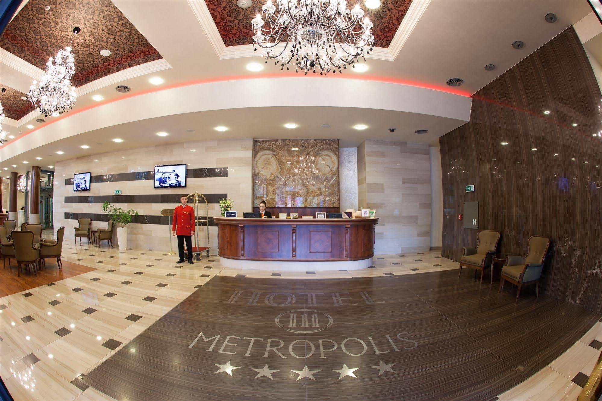 Metropolis Hotel Бистрица Экстерьер фото