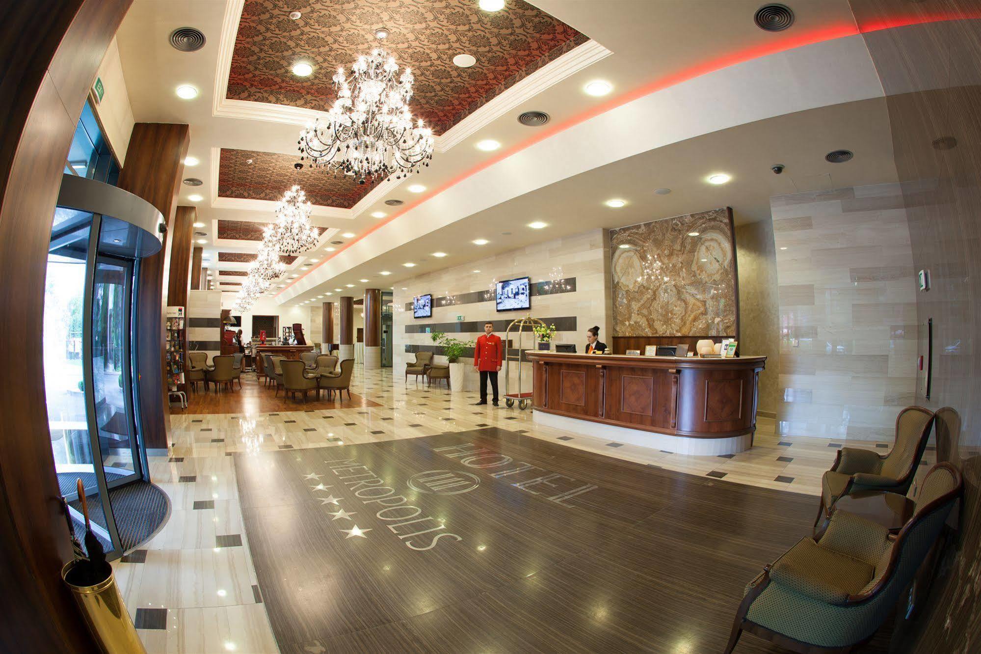Metropolis Hotel Бистрица Экстерьер фото
